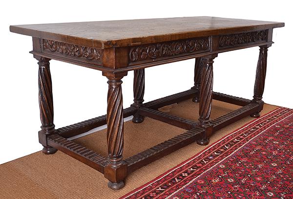 Appraisal: AN TH CENTURY ITALIAN OAK CENTRE TABLE rectangular above a