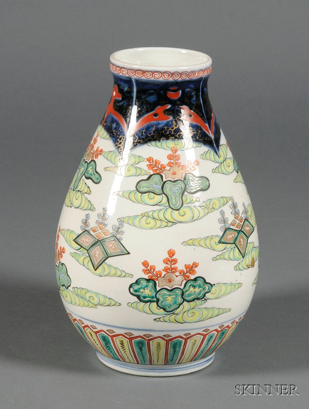 Appraisal: Chinese Export Porcelain Vase early th century balustroid neck with