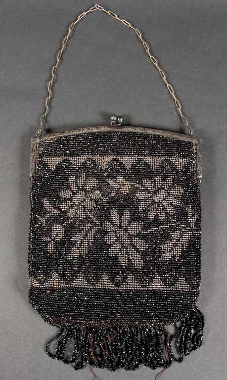 Appraisal: Lady's beaded evening purse early th century Estimate - fringe