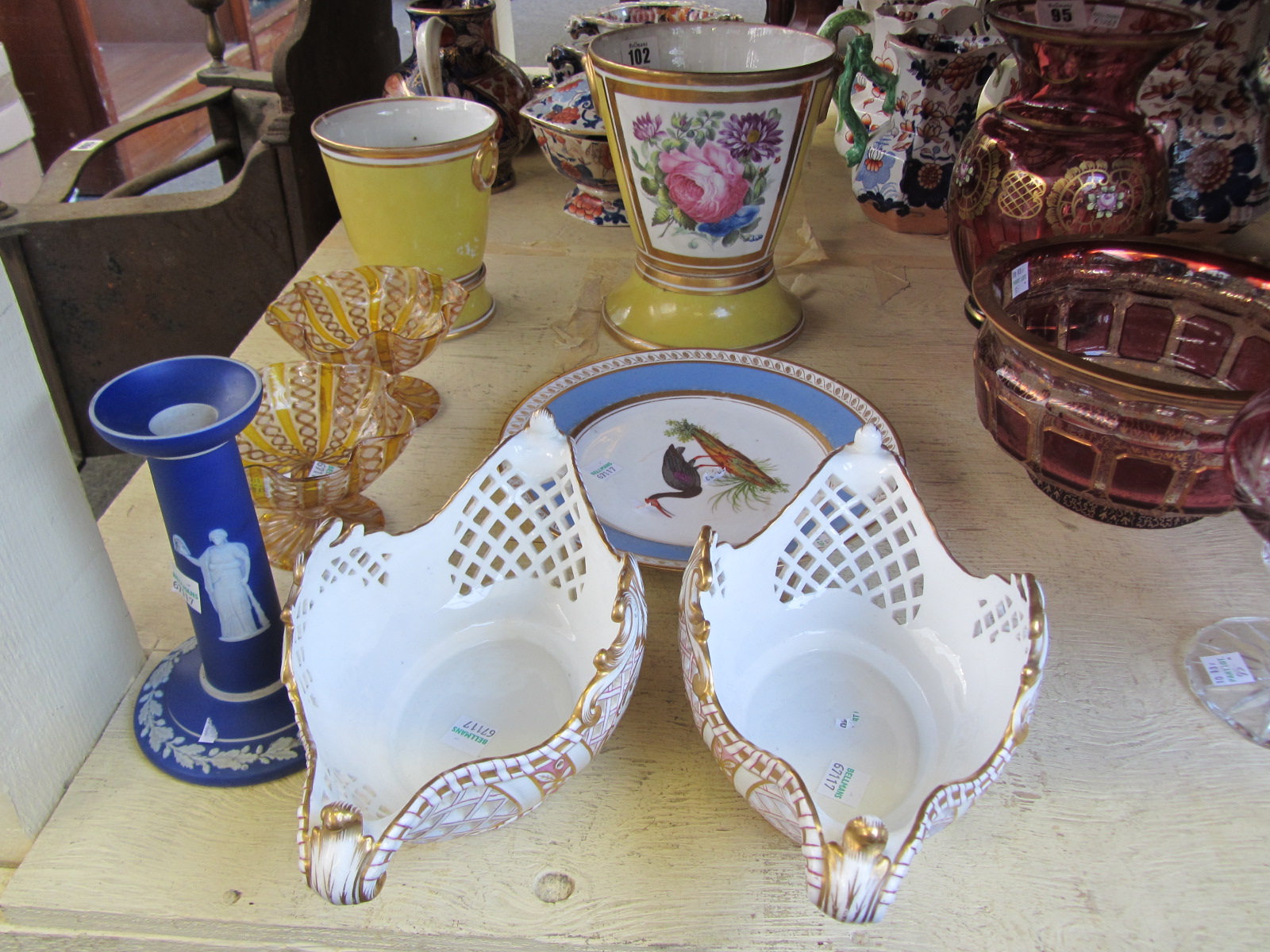 Appraisal: A quantity of ceramics and glass including an English porcelain