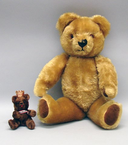 Appraisal: Pair of bears Gold mohair fully jointed bear with brown