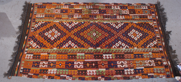 Appraisal: x Kilim rug Estimate -