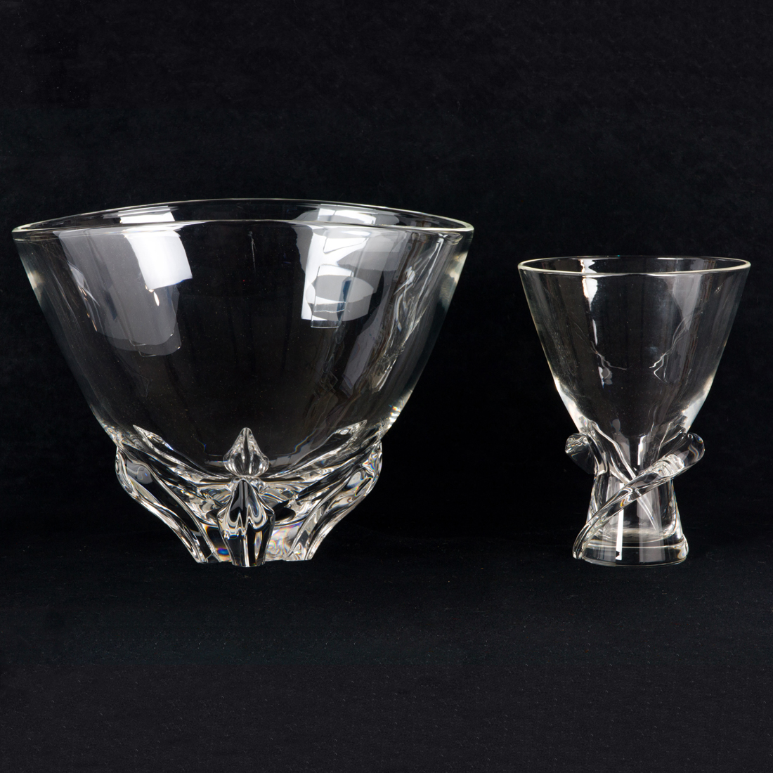 Appraisal: LOT OF A STEUBEN GLASS CENTERPIECE BOWL AND VASE lot