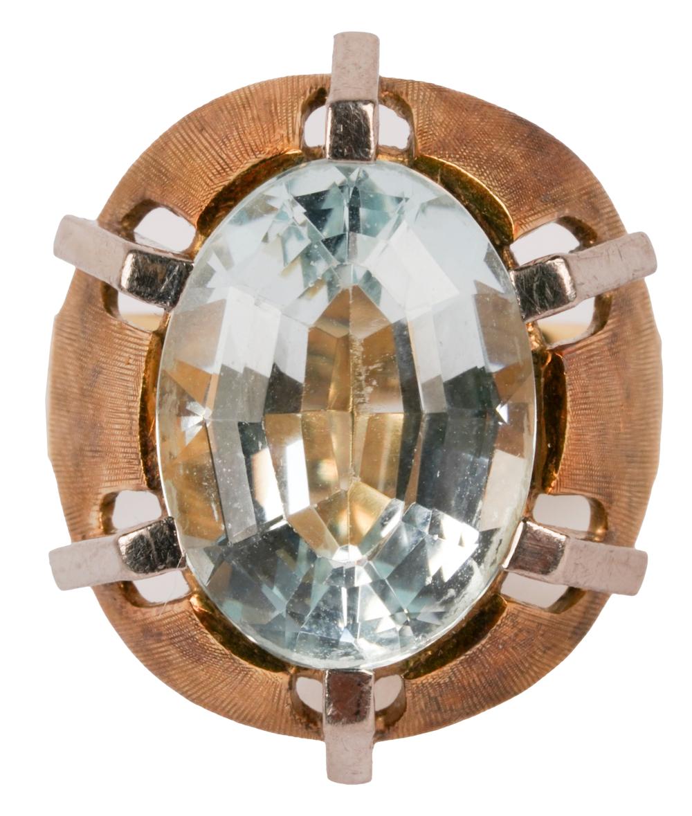 Appraisal: KARAT GOLD AQUAMARINE RINGthe interior band stamped 'West Germany '