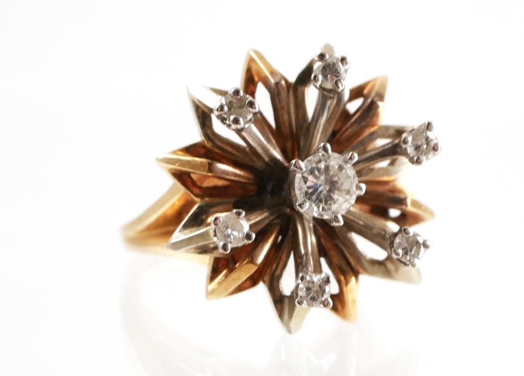 Appraisal: Unique design with diamond sparkling at the tip of the