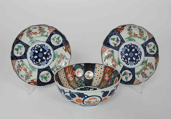 Appraisal: Japanese Imari Tablewares Japan A group of three Japanese Imari