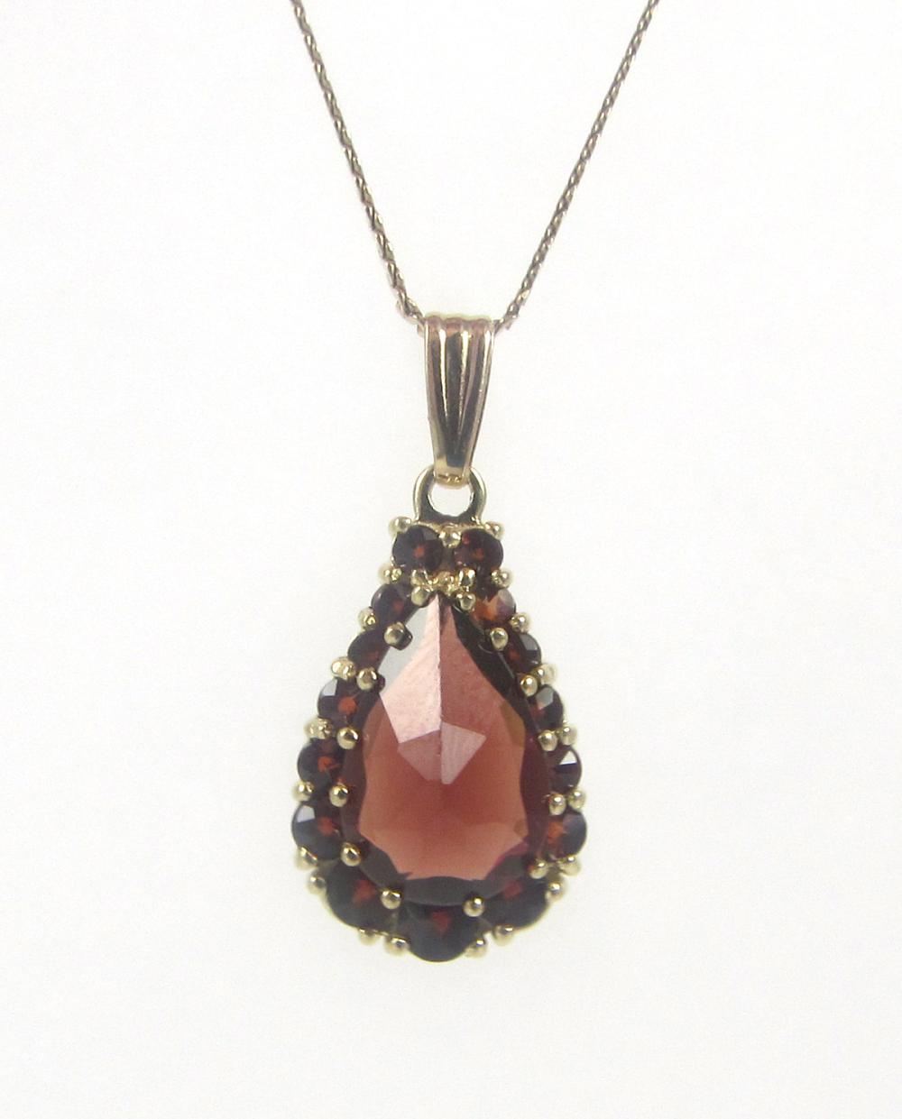 Appraisal: GARNET AND FOURTEEN KARAT GOLD PENDANT NECKLACE with a k