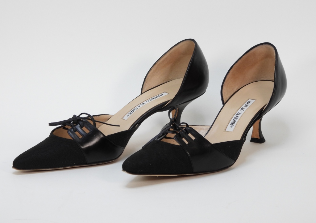 Appraisal: MANOLO BLAHNIK NARADO BLACK HEELS SIZE Pointed toe black linen