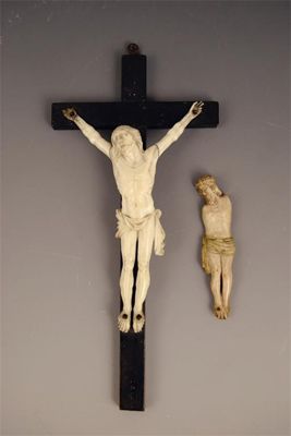 Appraisal: A Goanese carved ivory Corpus Christi on an ebonised cross