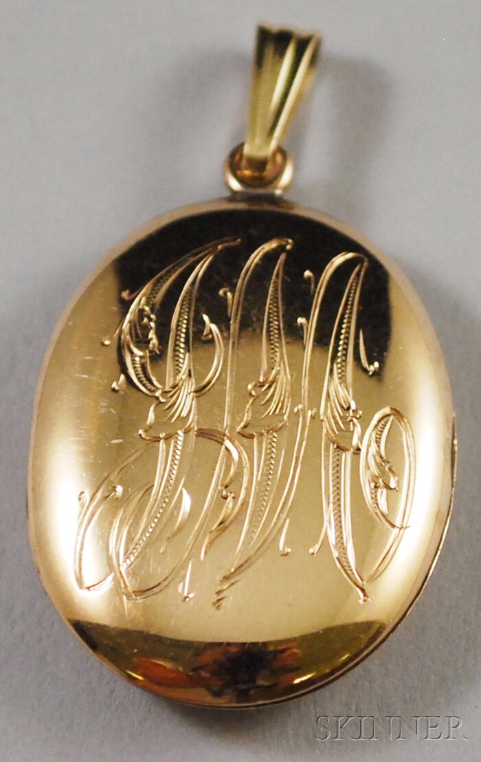 Appraisal: kt Gold Locket Pendant monogrammed total dwt lg in