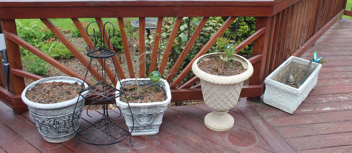 Appraisal: planters plant stand