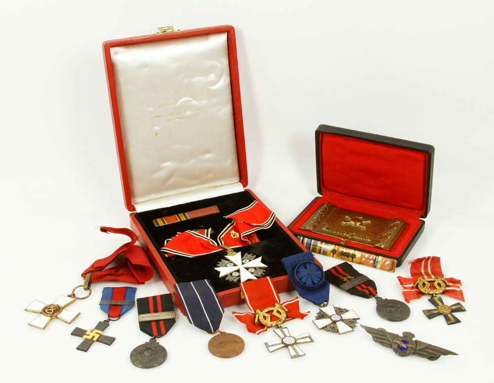 Appraisal: - Collection of WWII Medals Collection of ten WWII medals