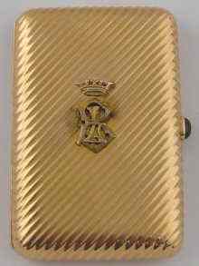 Appraisal: A Russian standard gold lady's cigarette case with diagonally ribbed