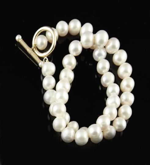 Appraisal: Single Strand of Graduated Freshwater Pearls ranging from mm to