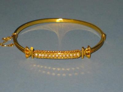 Appraisal: A VICTORIAN SEED PEARL BANGLE the hinged gold band inset