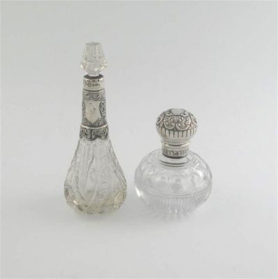 Appraisal: Two Edwardian mounted scent bottles with cut glass bodies one