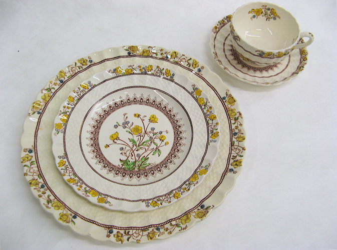 Appraisal: COPELAND SPODE PORCELAIN CHINA SET pieces in the Buttercup pattern