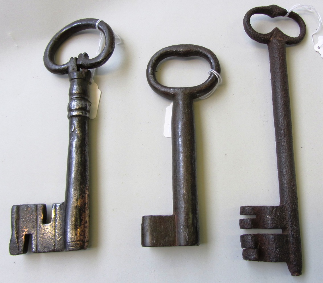 Appraisal: Three large th th century steel door keys the largest