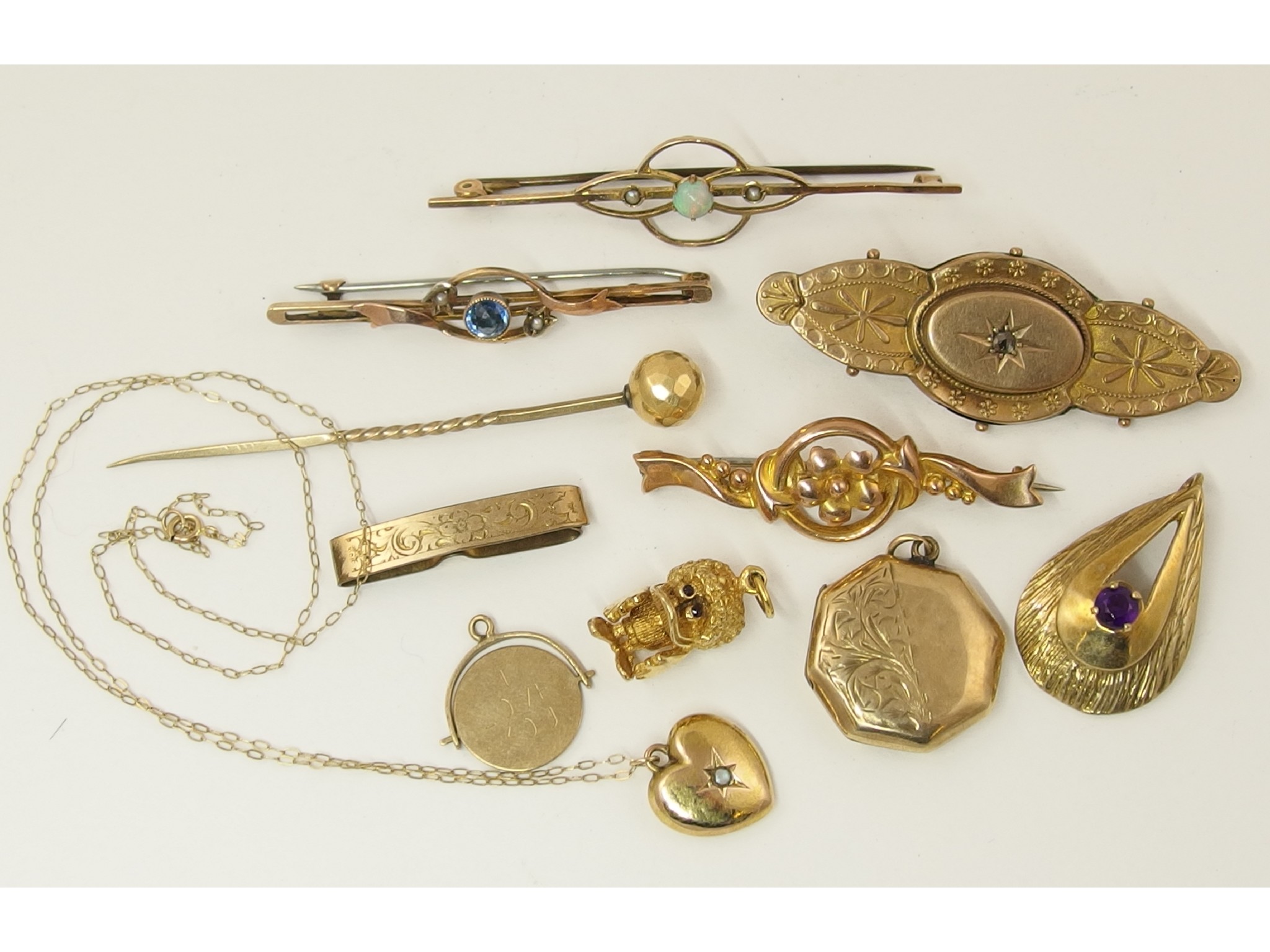 Appraisal: A collection of gold and yellow metal item to include