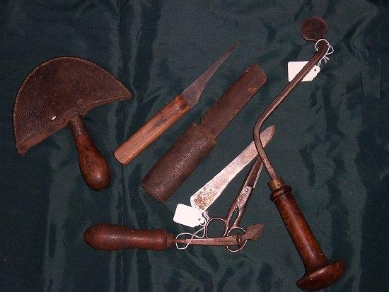 Appraisal: A crease iron a screw crease and various knives