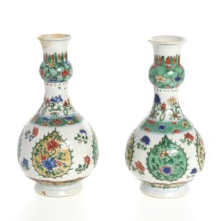 Appraisal: Pair Chinese Export famille vert gourd vases Pair Chinese Export