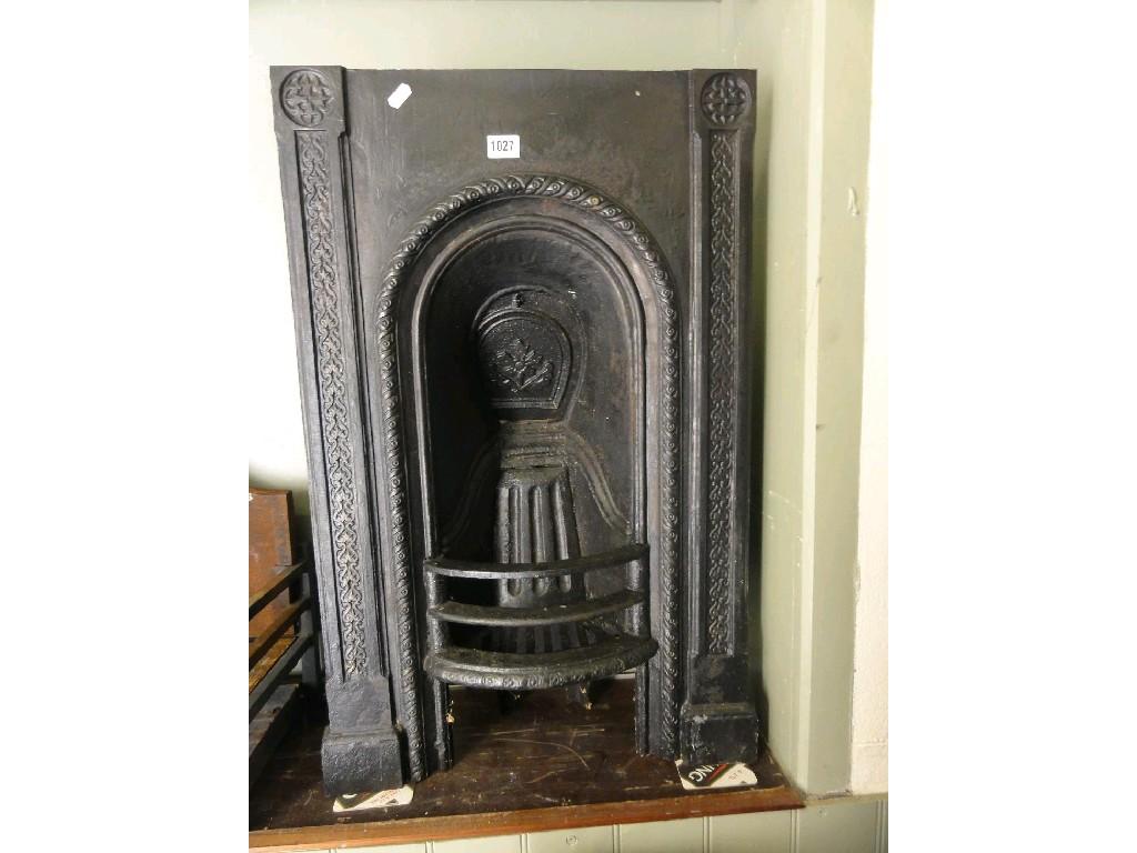 Appraisal: A small Victorian cast iron bedroom grate with floral relief