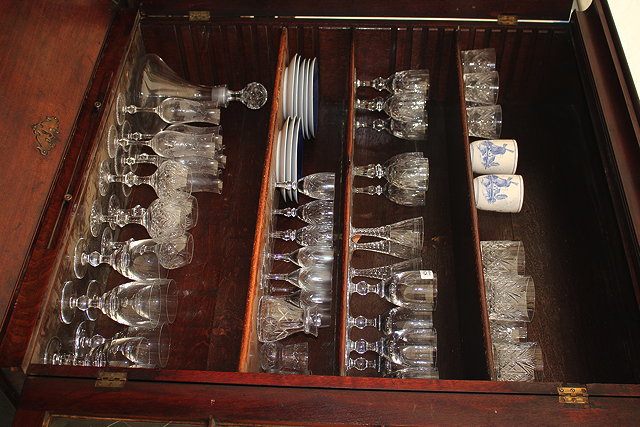 Appraisal: A COLLECTION OF MODERN GLASSWARE to include champagne flutes