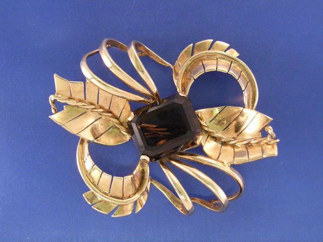 Appraisal: A ct gold smoky quartz set brooch x mm gms