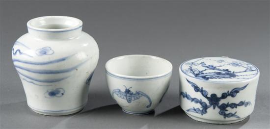 Appraisal: Group of Korean blue and white porcelain table articles Late