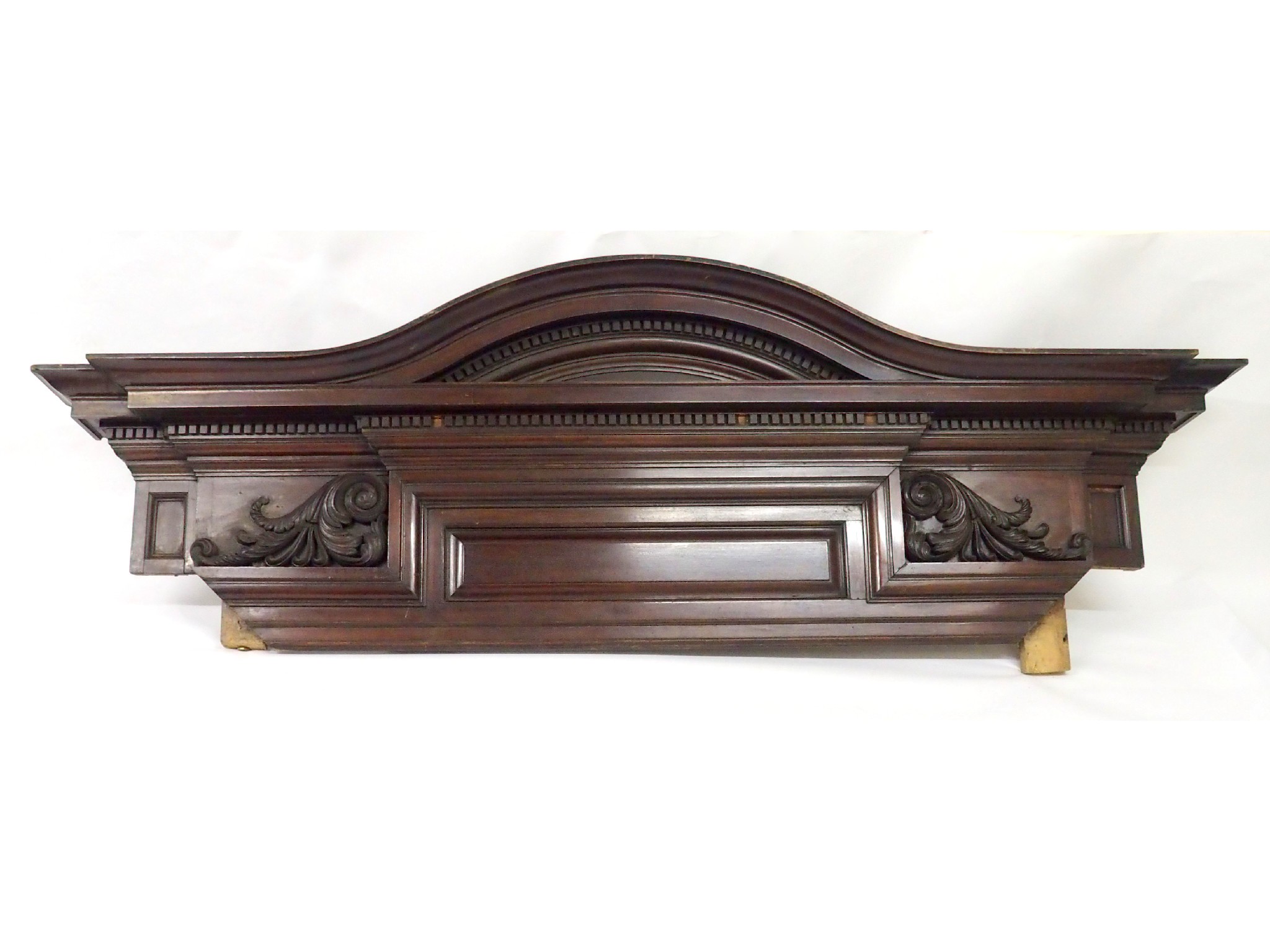 Appraisal: A large Edwardian mahogany door framethe swept dentil cornice above