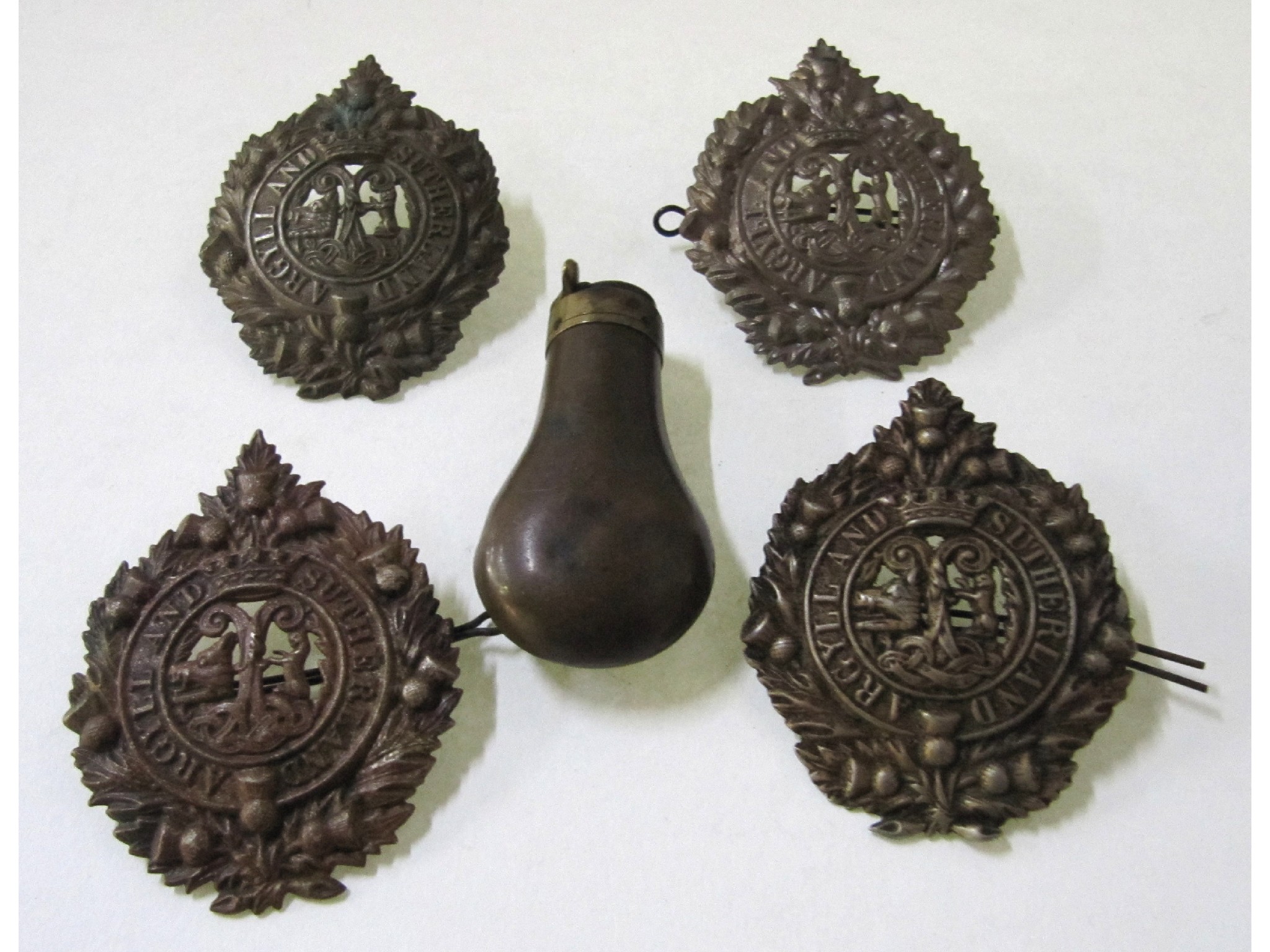 Appraisal: A lot comprising four Argyll's cap badges and a small