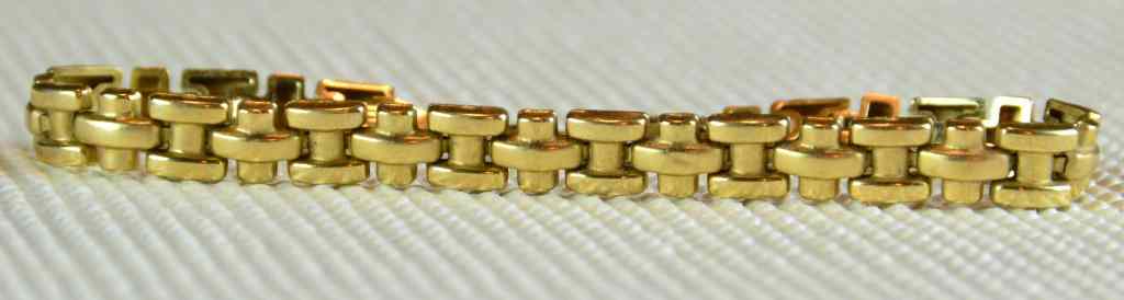 Appraisal: Ladies K Gold Linked BraceletIn ''T'' pattern with loberster clasp