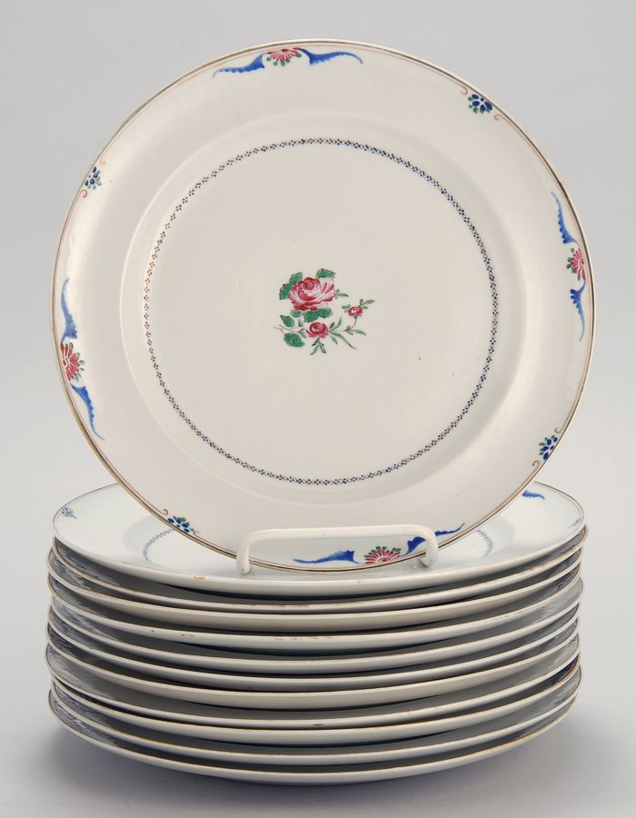 Appraisal: IMPORTANT SET OF TWELVE POLYCHROME PORCELAIN DINNER PLATES Ch'ien Lung