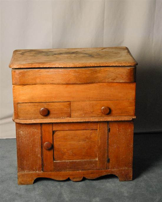 Appraisal: An Oak Country Mule Chest having a lift lid over