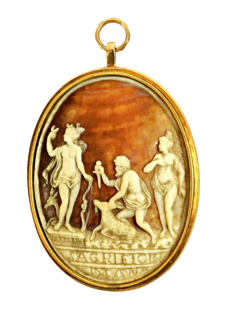 Appraisal: A th century carved oval shell cameo in a classical