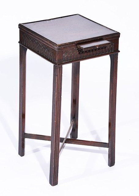 Appraisal: A TH CENTURY MAHOGANY URN STAND with blind fret border