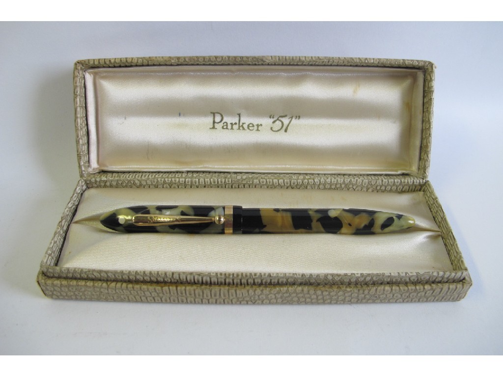 Appraisal: Sheaffer fountain pen in Parker box