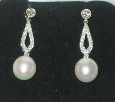 Appraisal: A PAIR OF PEARL AND DIAMOND NIGHT DAY EARRINGS the