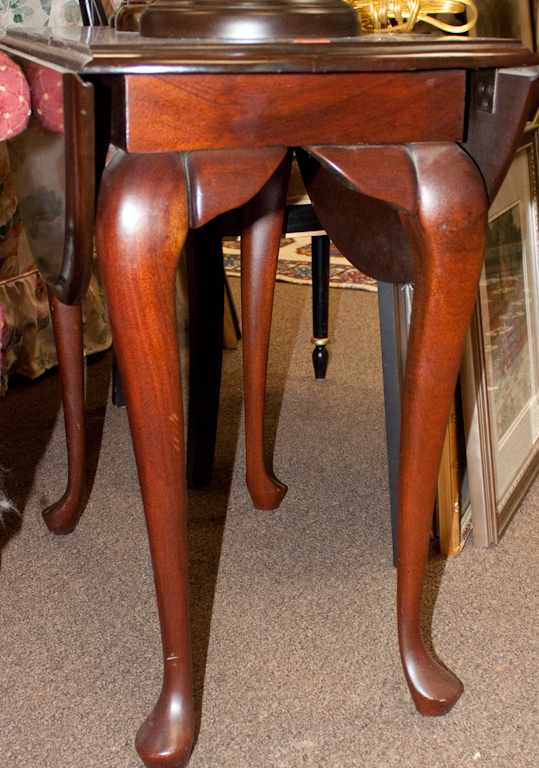 Appraisal: Pair of Queen Anne style mahogany drop leaf tables Estimate