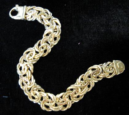 Appraisal: karat yellow gold curb link braceletSigned 'Italy' k