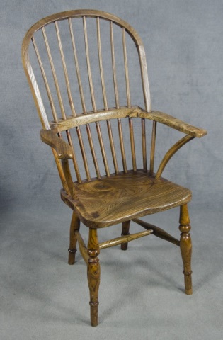 Appraisal: English Windsor ChairWith eight-spindle back Yew wood seat Significant repairs