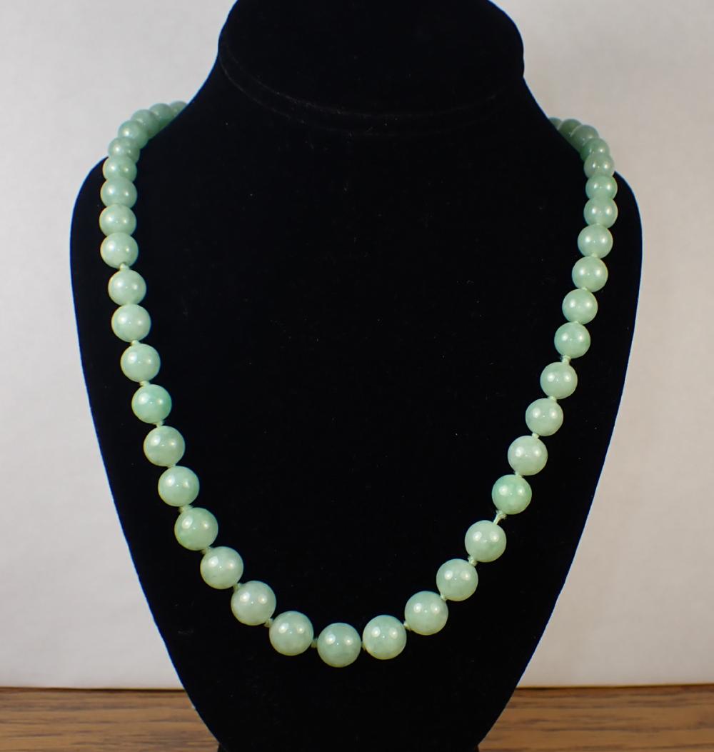 Appraisal: GREEN JADE AND FOURTEEN KARAT GOLD NECKLACE - hand-knotted strand