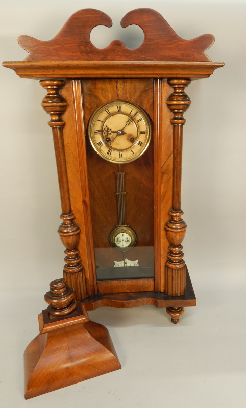 Appraisal: An early thC Vienna type wall clock with turned pilasters