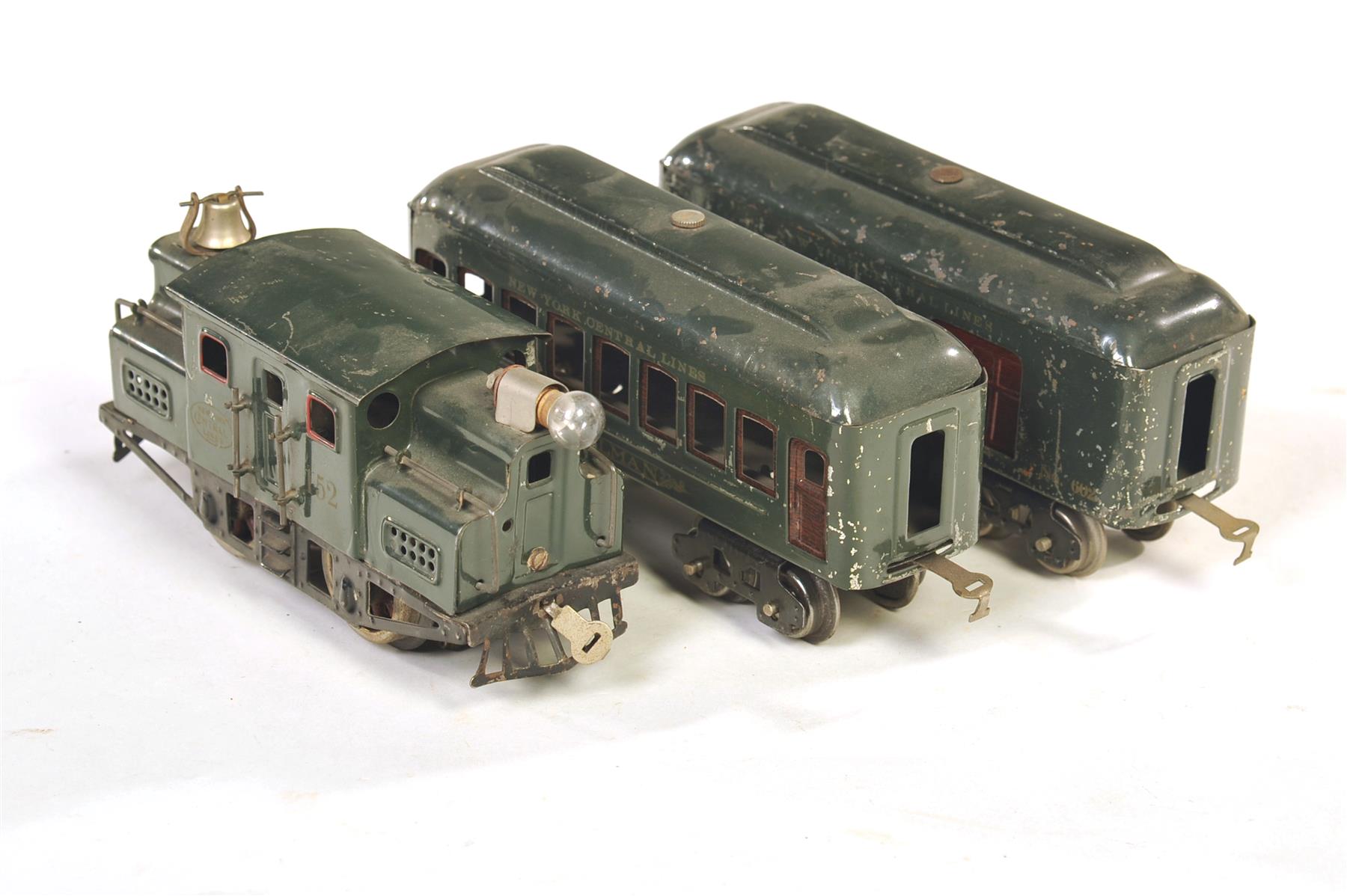 Appraisal: LIONEL O GAUGE THREE-PIECE CONSIST INCLUDING ELECTRIC RAILWAY POST OFFICE