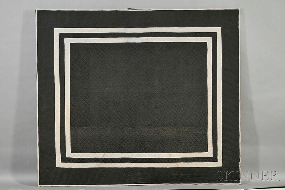 Appraisal: Amish Cotton Quilt c the black ground with gray square