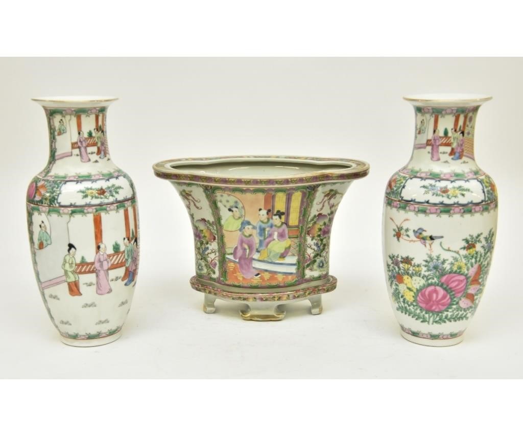 Appraisal: Pair of Chinese porcelain urns th c h x dia