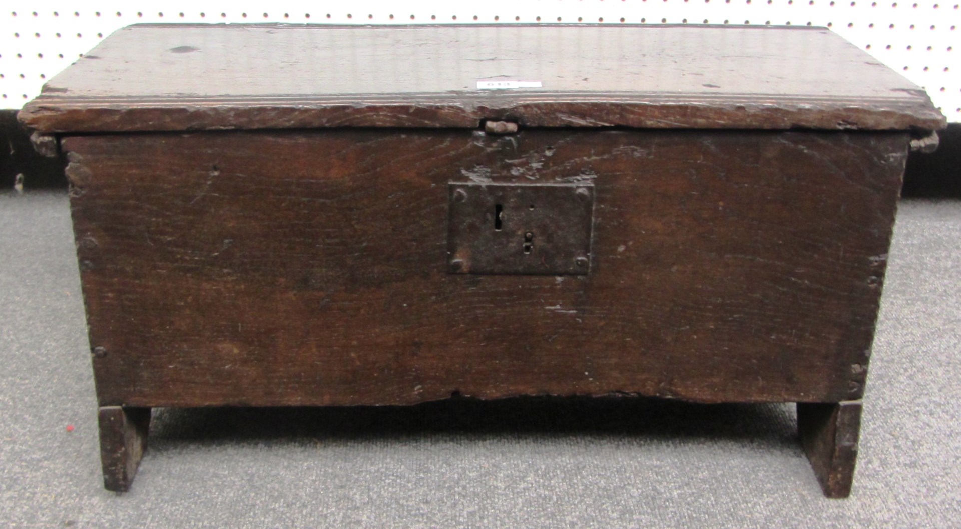 Appraisal: A small th century oak five plank coffer with chip