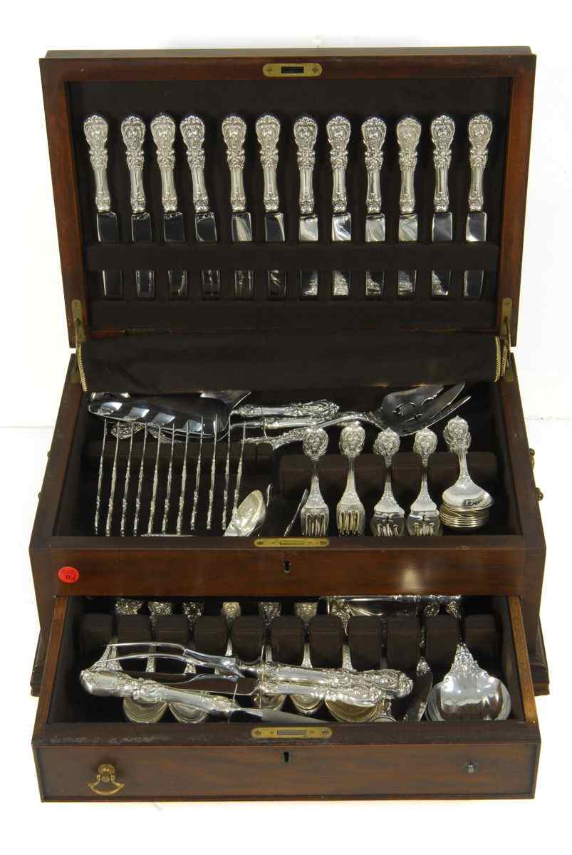 Appraisal: REED BARTON CASED STERLING SILVER FLATWARE SETIn the Francis I''