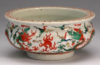 Appraisal: Chinese Ming style wucai dragon bowl w Chinese Ming style