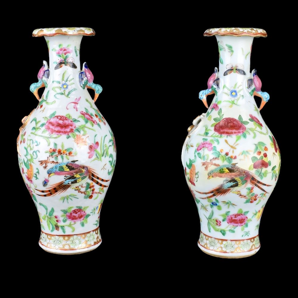 Appraisal: Pair of Chinese Famille Rose Export Vases Pair of Chinese